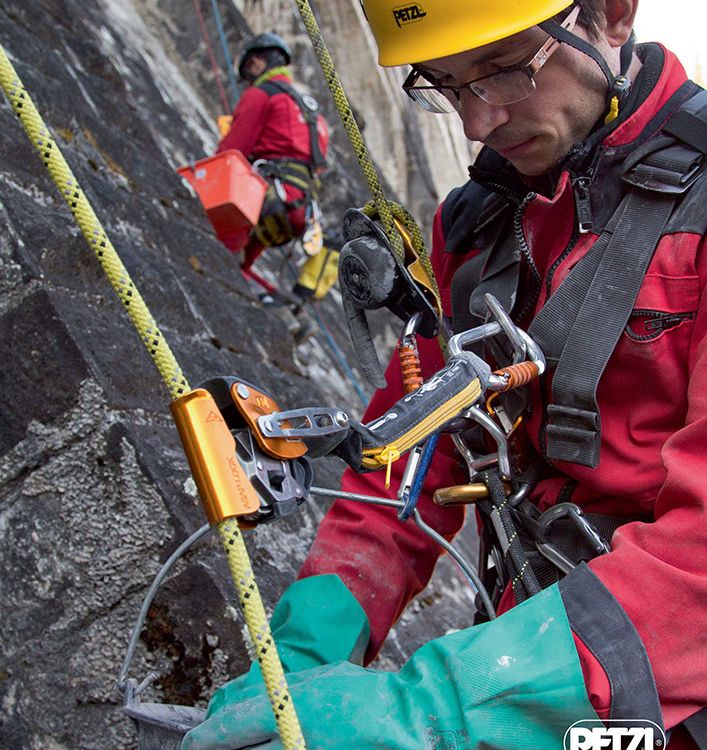 Matériel antichute Petzl, longe de sécurité, harnais de sécurité